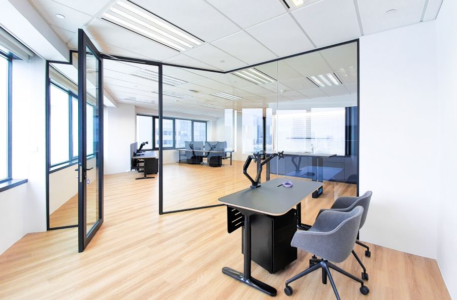 Modern and Minimal fit-out with Glass Partitions