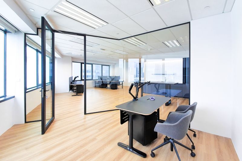 Modern and Minimal fit-out with Glass Partitions