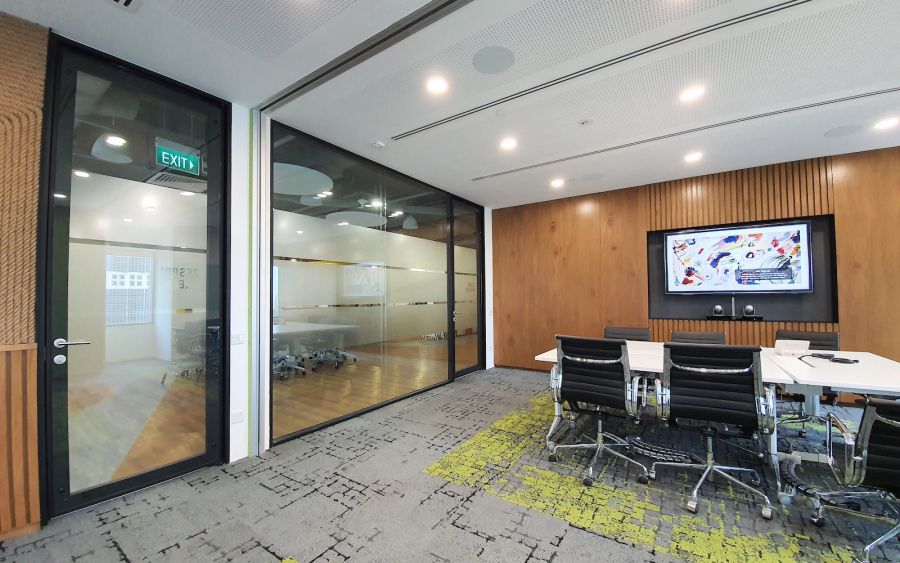 4 Reasons to Install Glass Partitions for Your Office