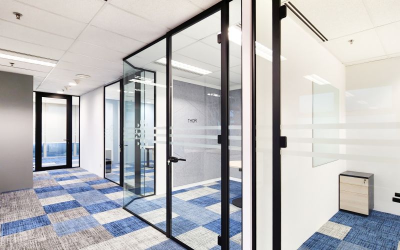 Meeting Room designed with Single Glazed Partitioning System