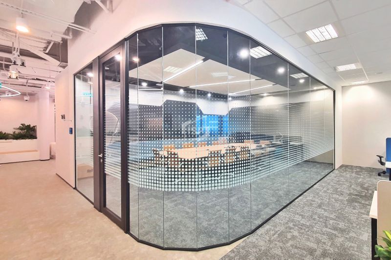Corporate Office Design with Segmented Acoustic Glass Panels
