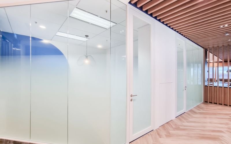 Meeting Room designed with Single Glazed Partitioning System