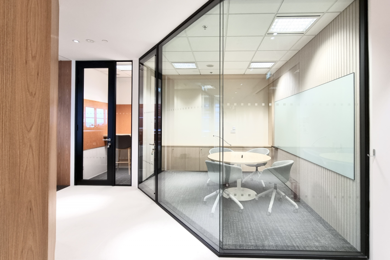 Tailored Acoustics for Private Meeting Rooms with Glazed Partiton