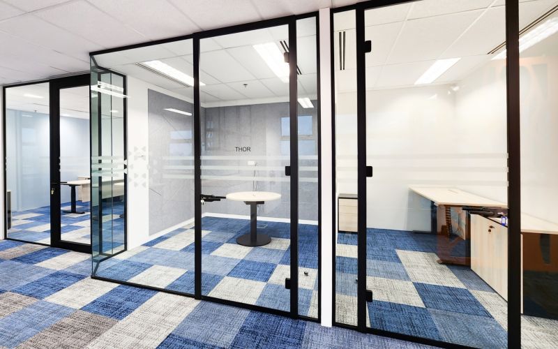 Single Glazed Glass Partitioning with Single Glazed Frameless Doors