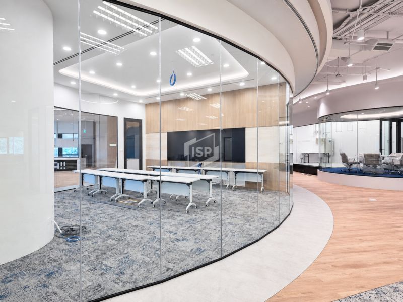 Acoustic glass partition for training room