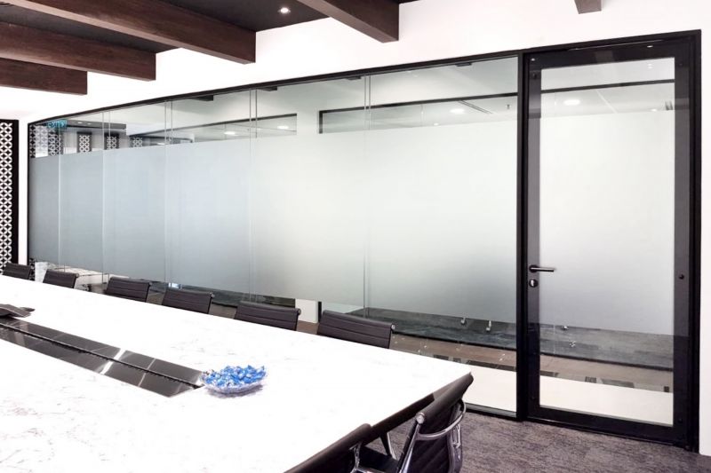 Efficient Office Design with COMO Glass Panel and Framed Door