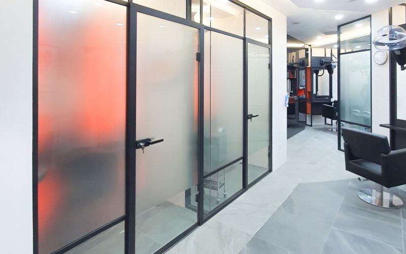 Single Glazed Glass Partitioning System with Aluminium Framework