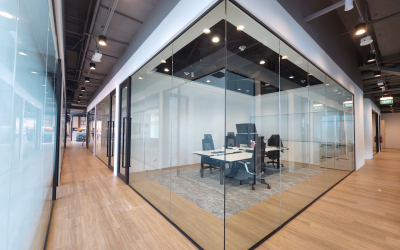 Fostering Workplace Productivity With COMO Glazed System
