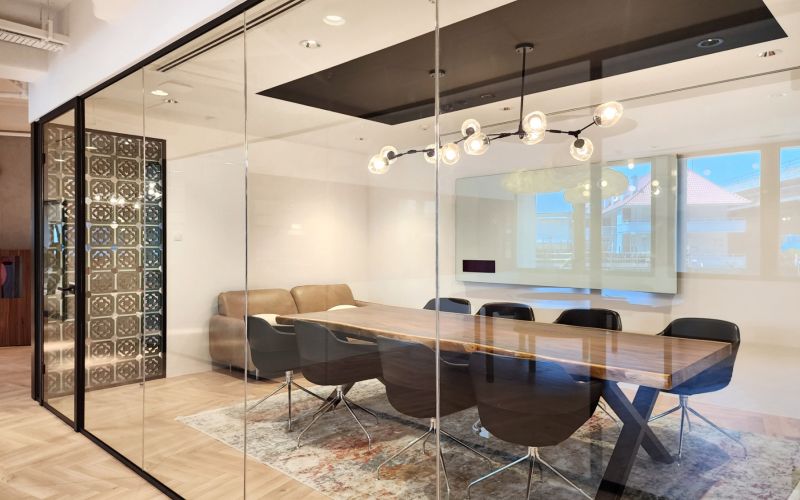 Meeting Room crafted with Single Glazed Glass Partitioning