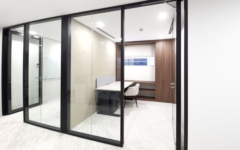 Achieve Modern Office Design with SOLO PLUS Glazed System