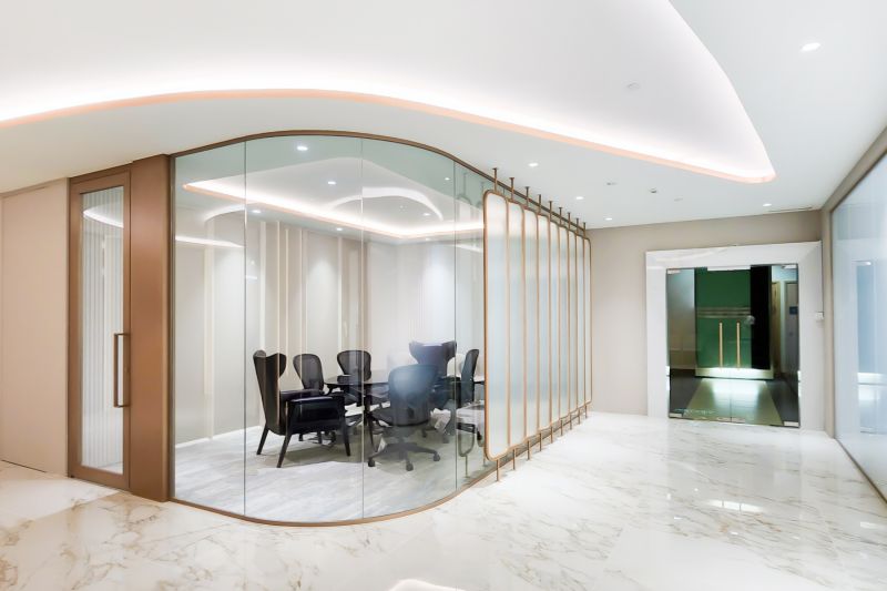 Modernity in the office with Glass Partitions