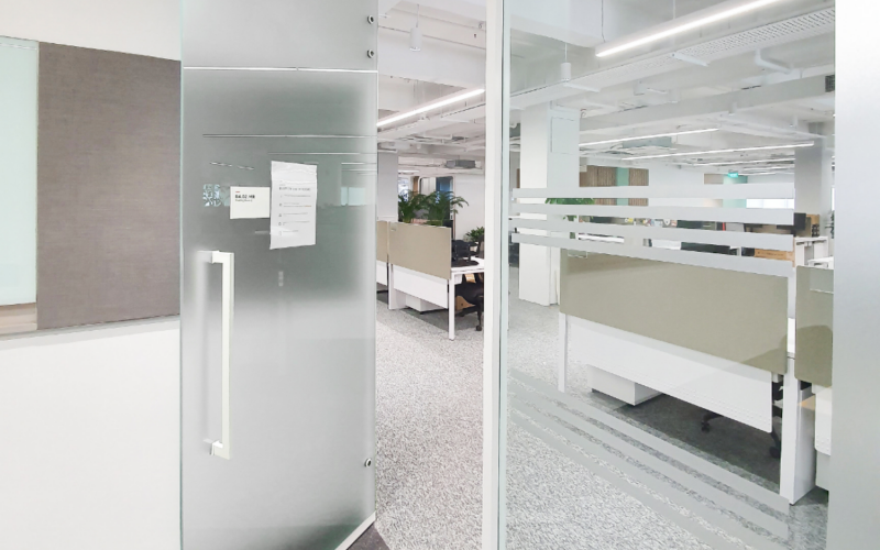Elevate Workplace Simplicity With Acoustic Glazed System