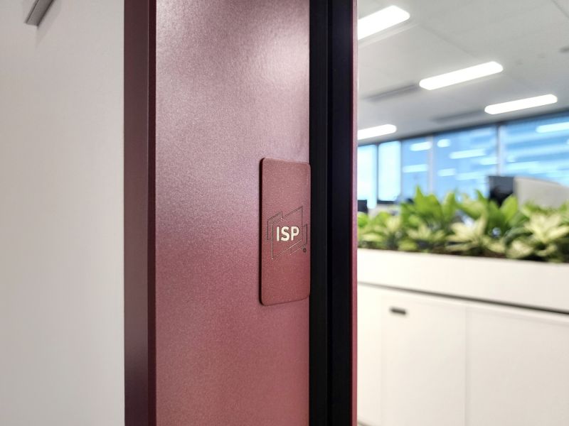 ISP Glass Aluminium Finish