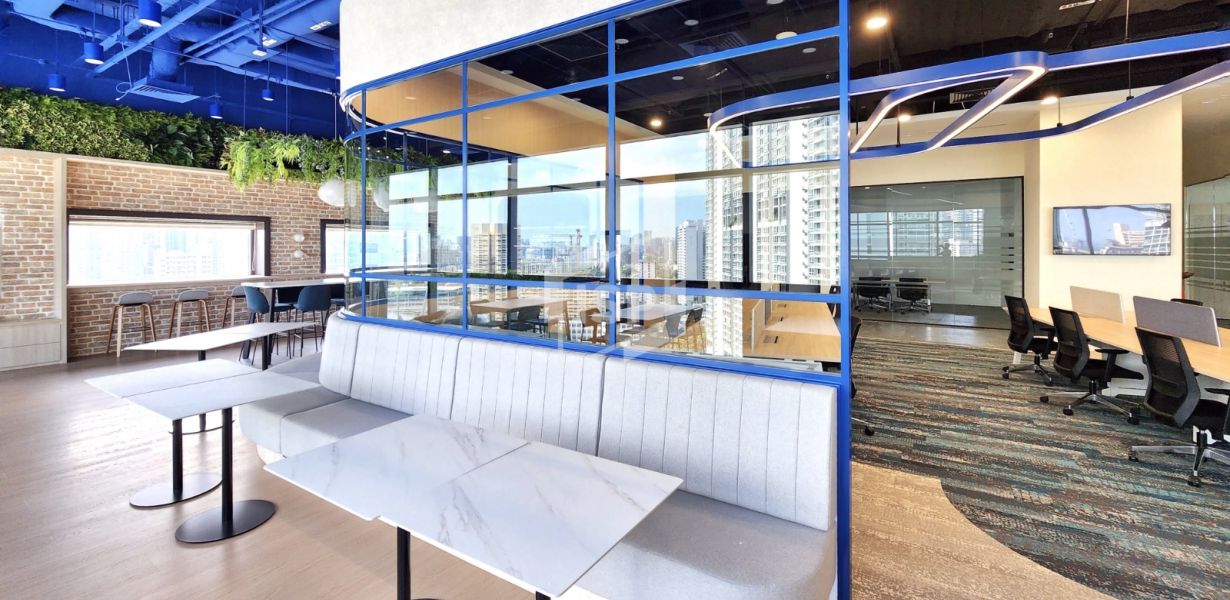 Creating Collaborative Workspaces with Glass Partitions