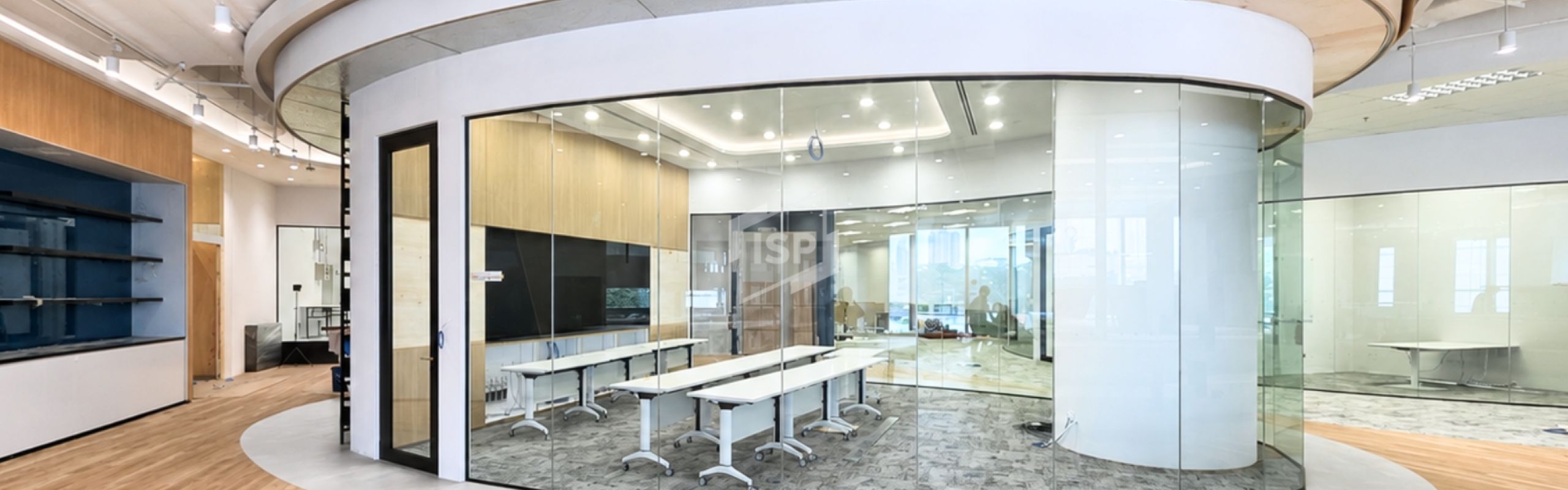 Designing Unique Workplace Spaces with Glass