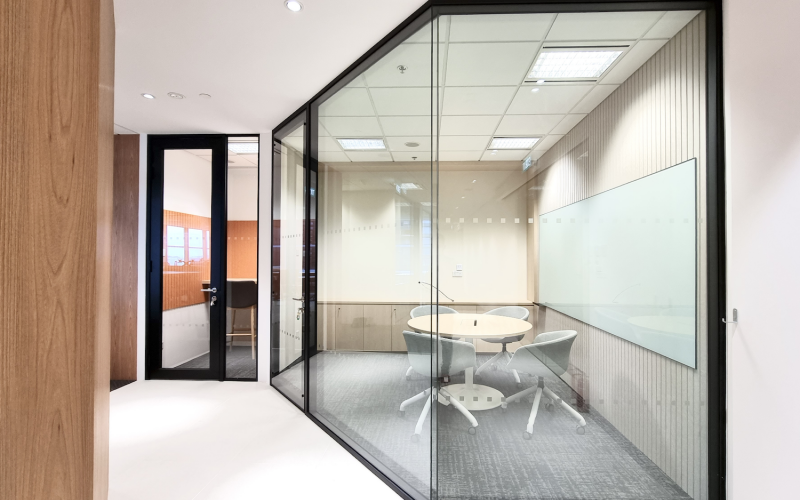 Tailored Acoustics for Private Meeting Rooms with Glazed Partiton
