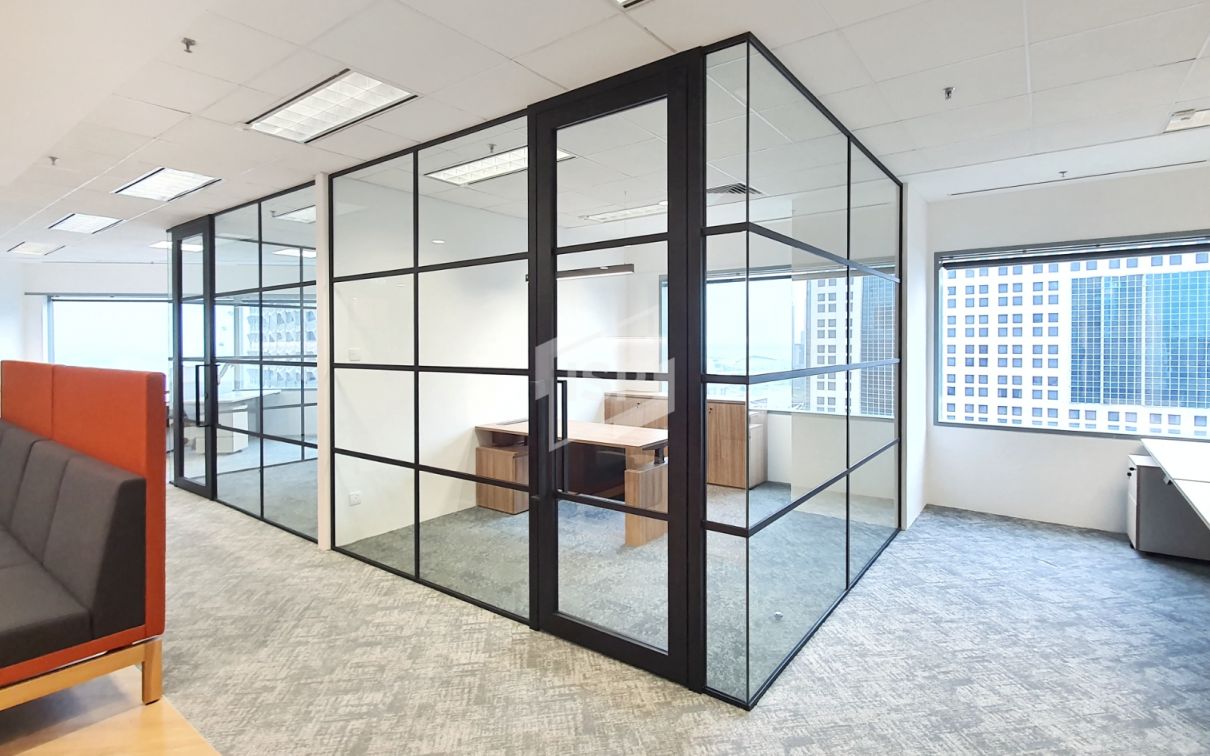 Modern Solutions for Designing Workplaces with Glass Partition
