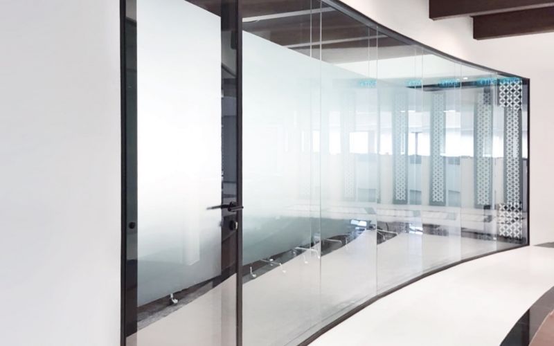 Efficient Office Design with COMO Glass Panel and Framed Door