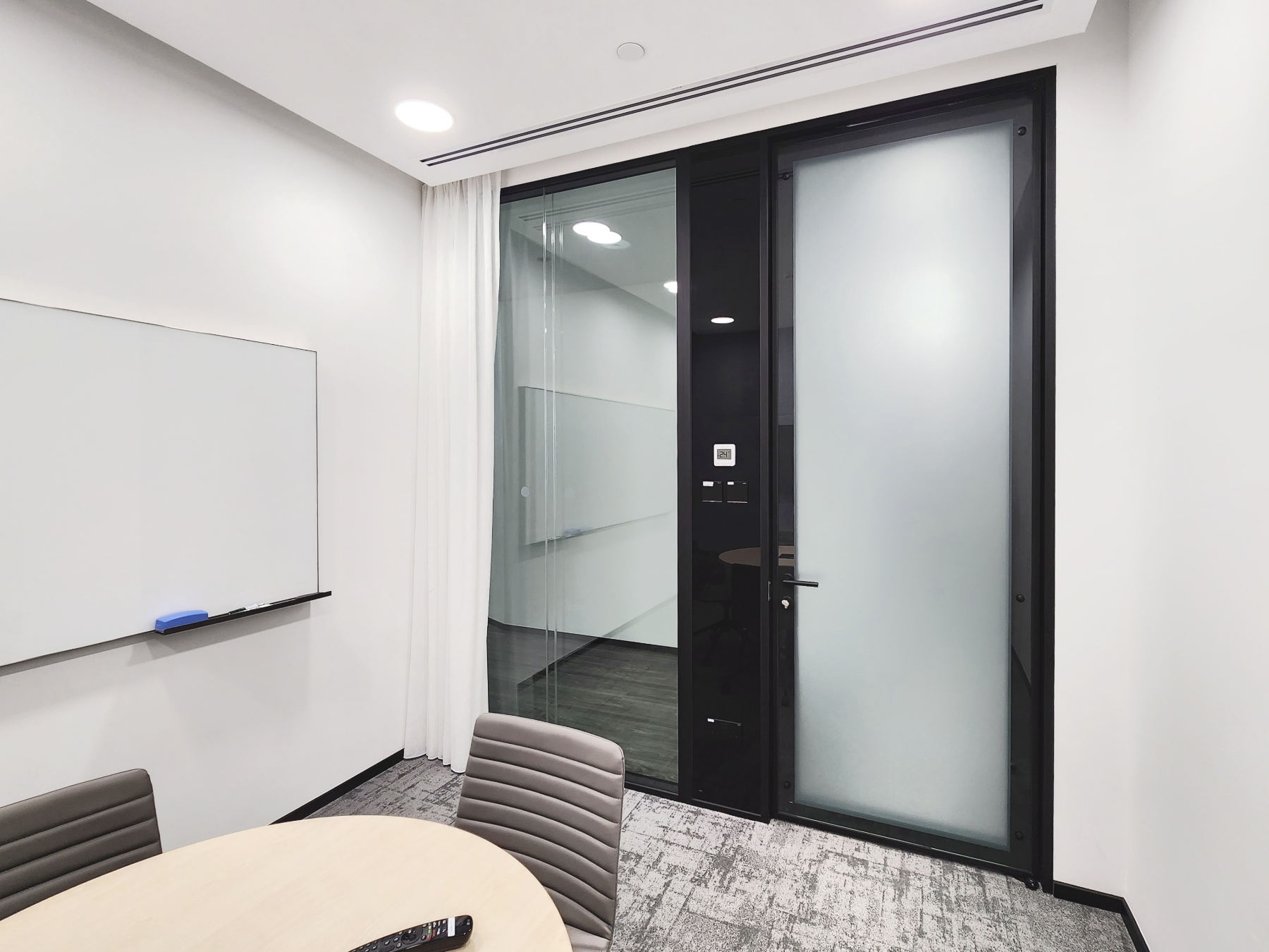 Advanced Acoustic Solutions with COMO Glass Panel and Framed Door