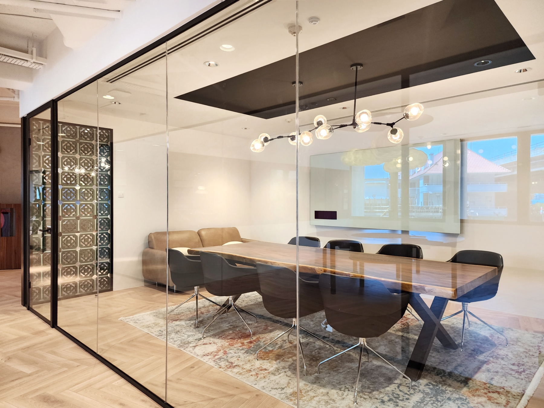 Meeting Room crafted with Single Glazed Glass Partitioning
