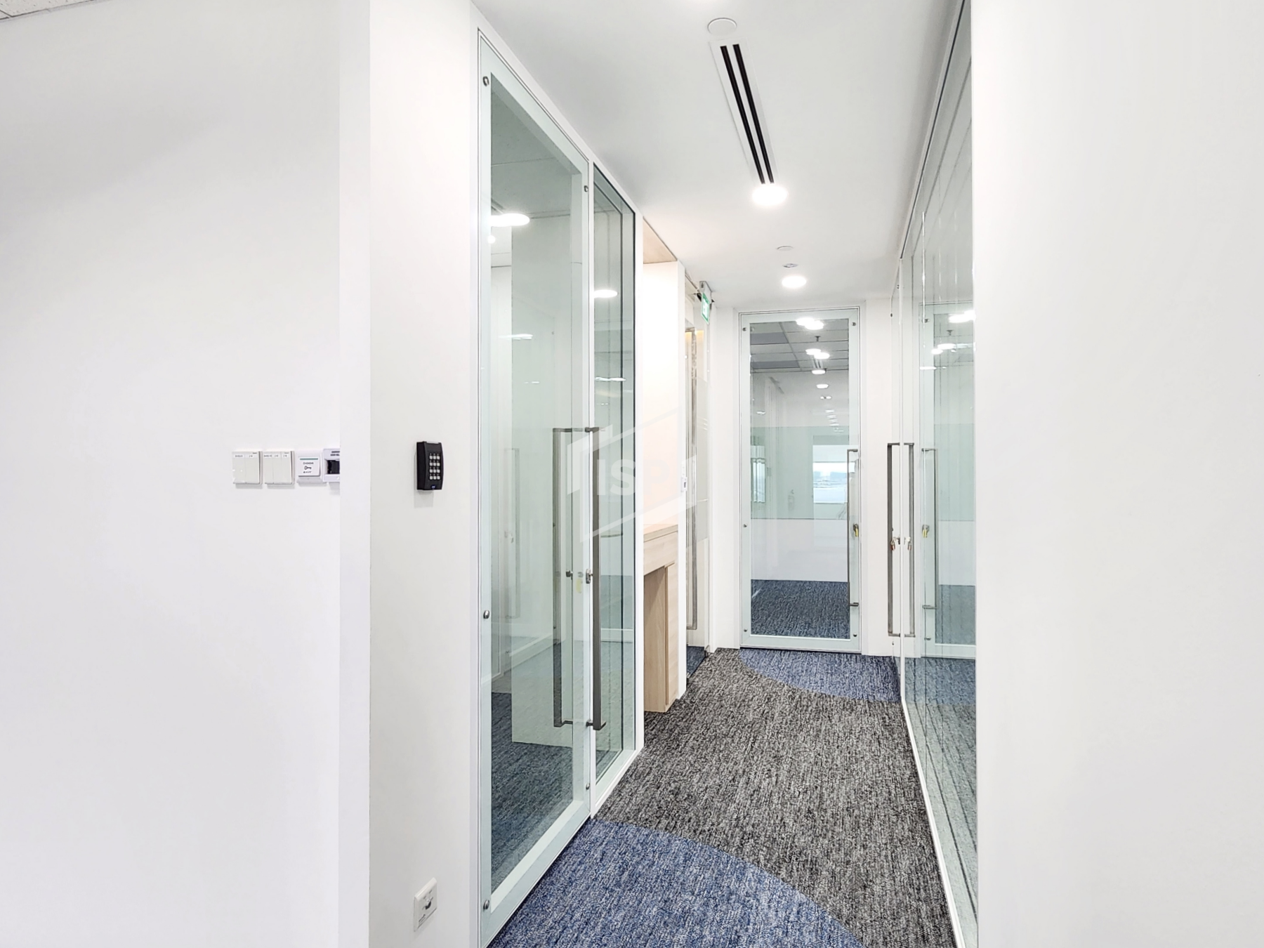 Professional Workspace with COMO Glass Partitions and Doors