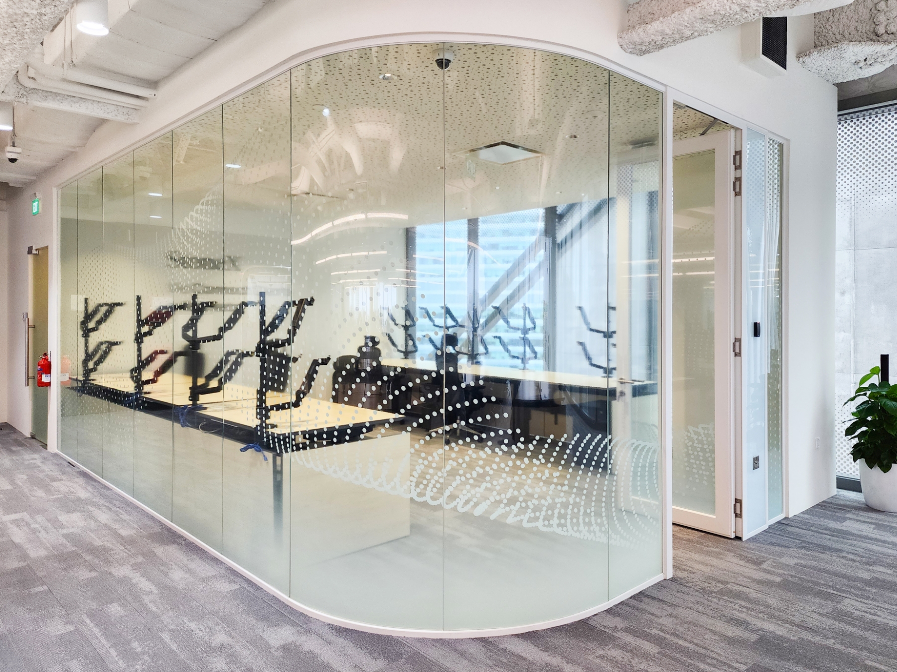 Single Glazed Acoustic Curved Glass for Meeting Room