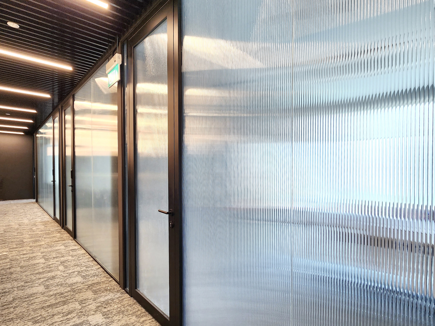 Stylish Reeded Glass Partition for Modern Workspaces